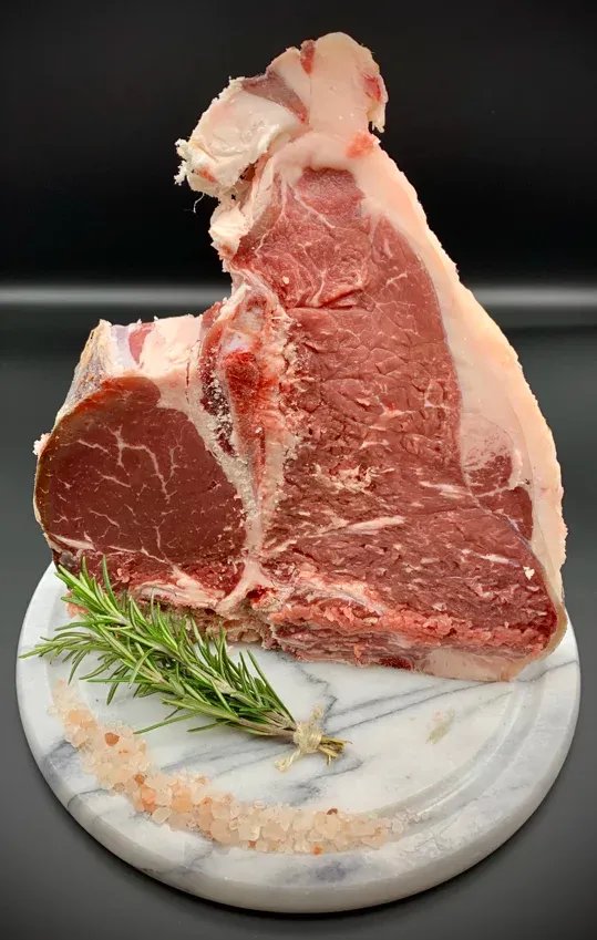 Tomahawk dry aged della bottega Savoldi Carni